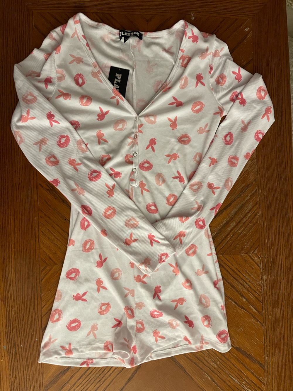 PLAYBOY White Long-Sleeve Henley Pajama Top with Pink Bunny & Lip Print